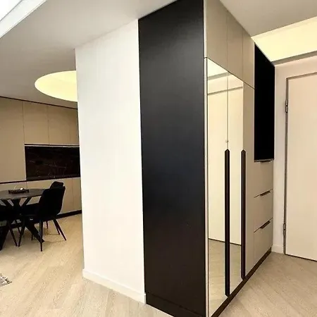 One Of One - Elegant In Appartement *